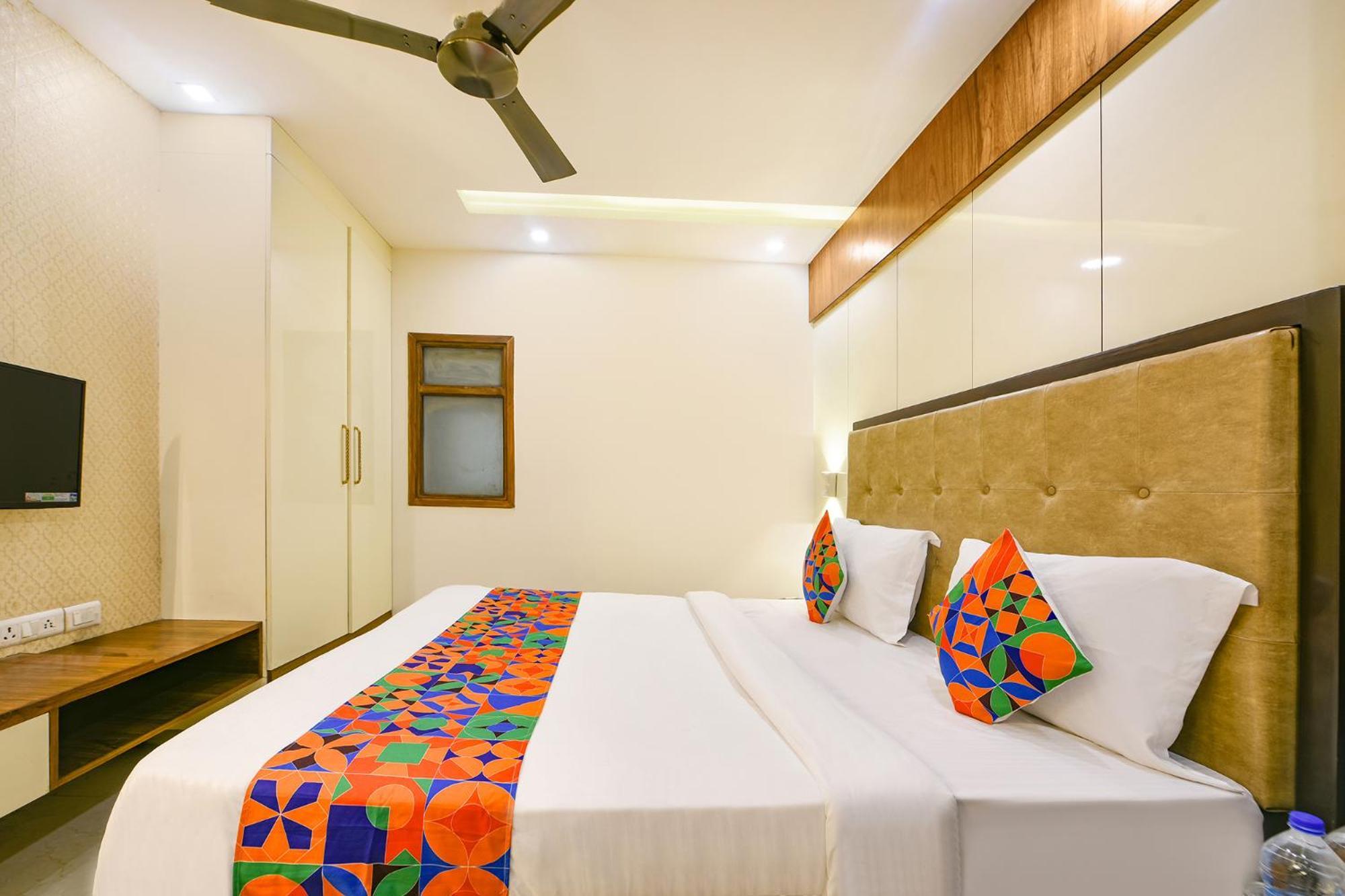 Fabhotel Just - Nr Lajpat Nagar Market