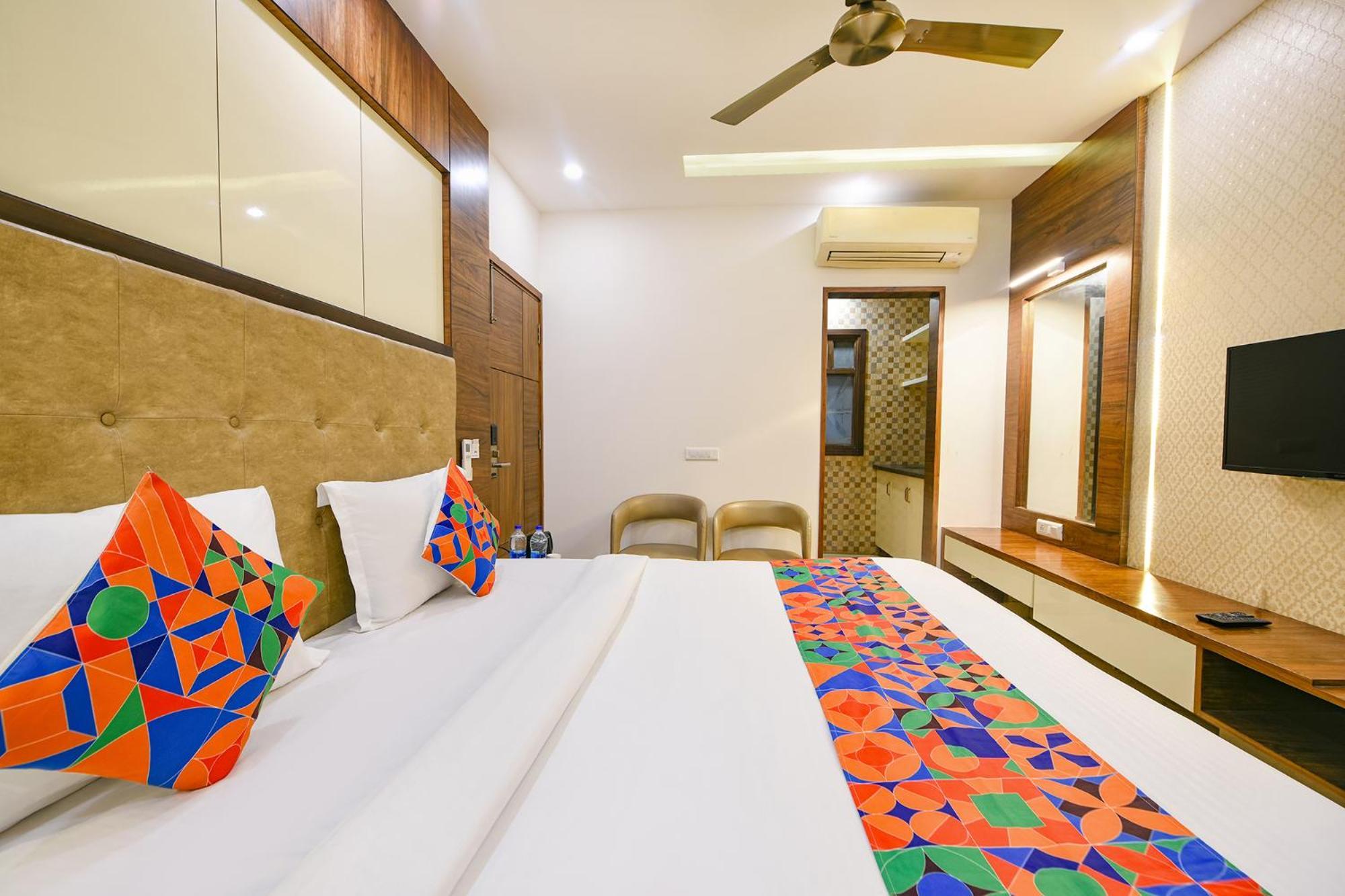 Fabhotel Just - Nr Lajpat Nagar Market Hotel *