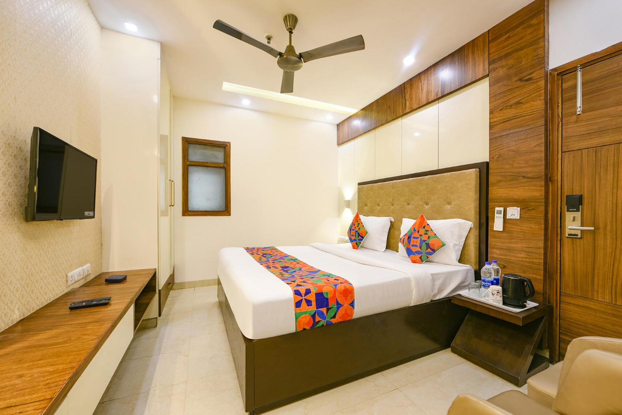 Hotel Fabhotel Just - Nr Lajpat Nagar Market *