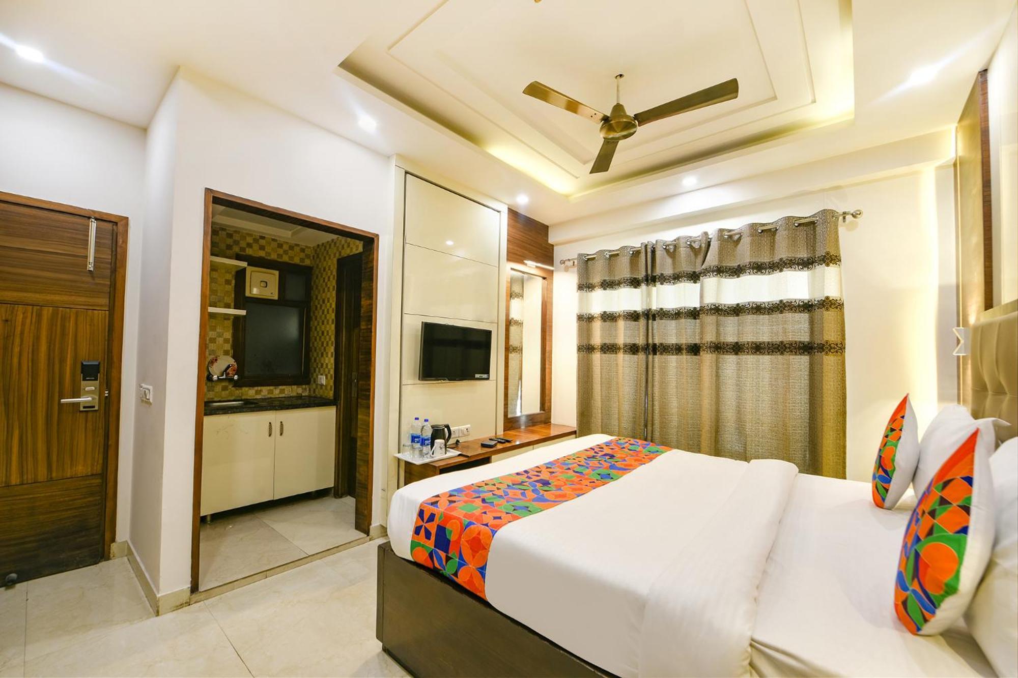Fabhotel Just - Nr Lajpat Nagar Market Hotel *