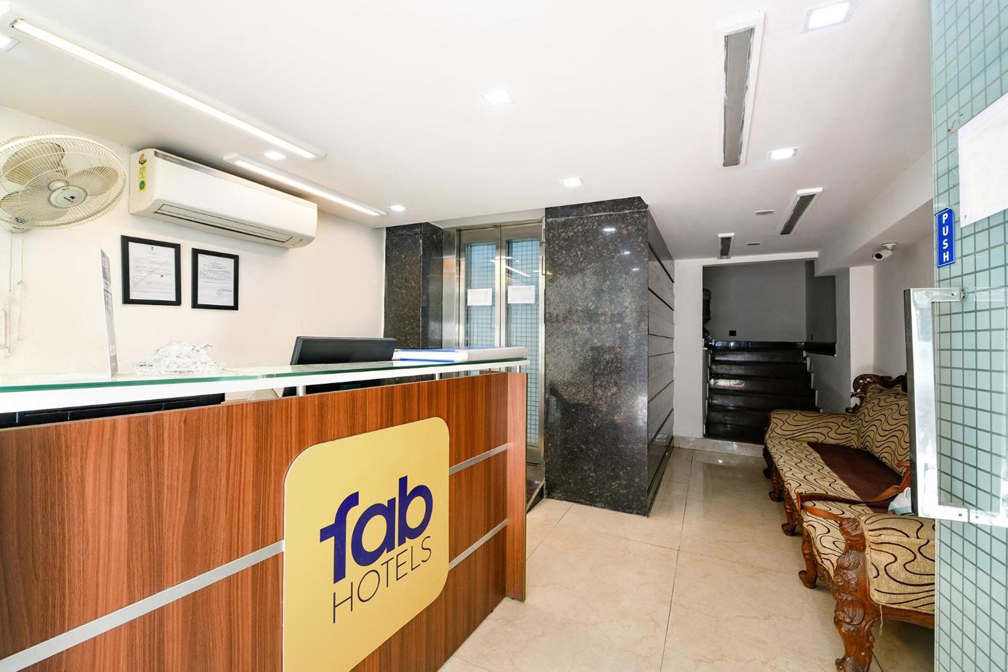 Hotel Fabhotel Just - Nr Lajpat Nagar Market *