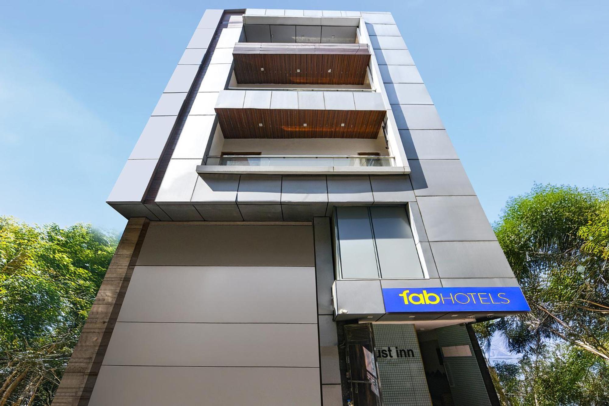 Hotel Fabhotel Just - Nr Lajpat Nagar Market New Delhi