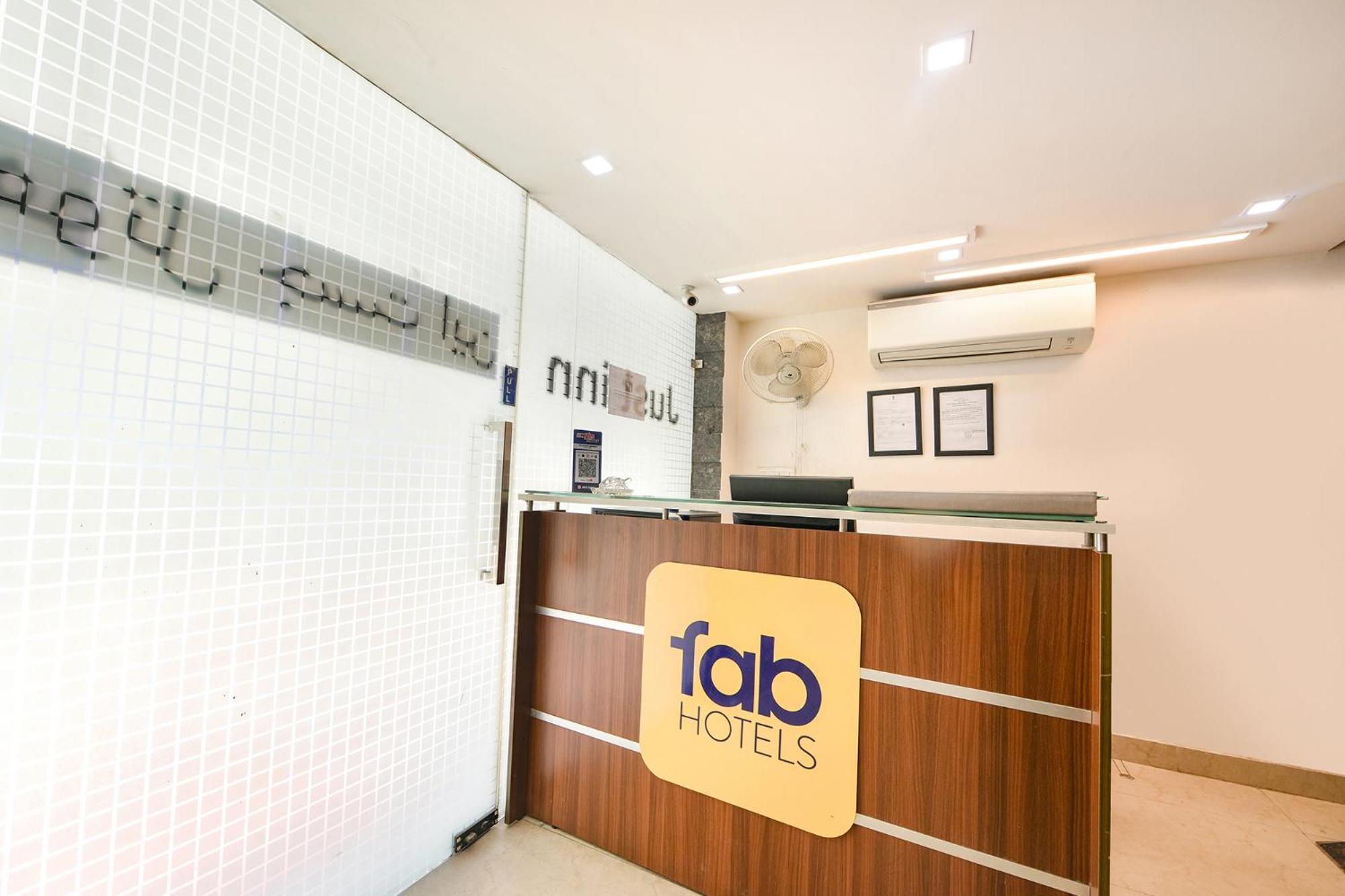 Fabhotel Just - Nr Lajpat Nagar Market *