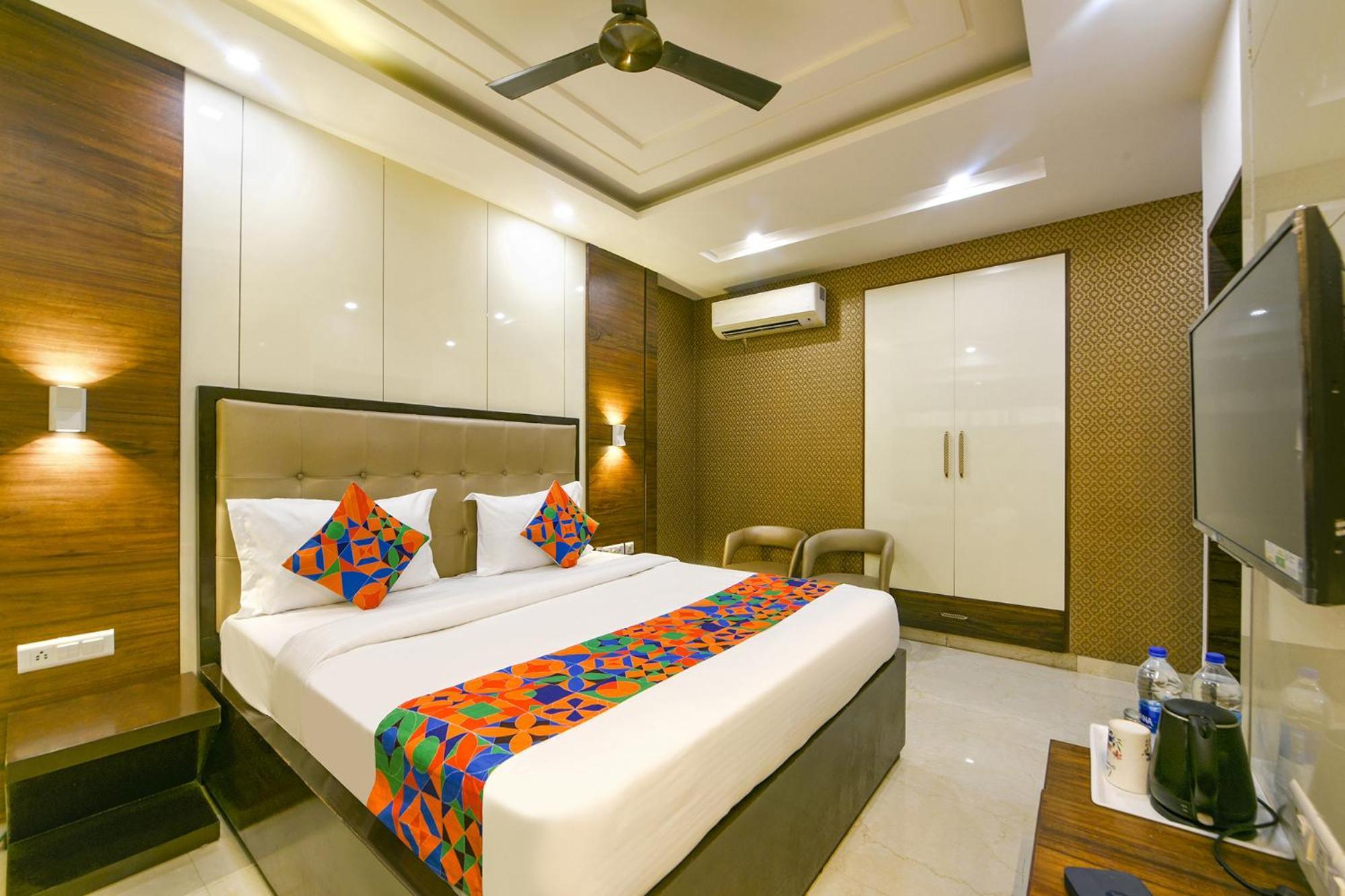 Hotel Fabhotel Just - Nr Lajpat Nagar Market *