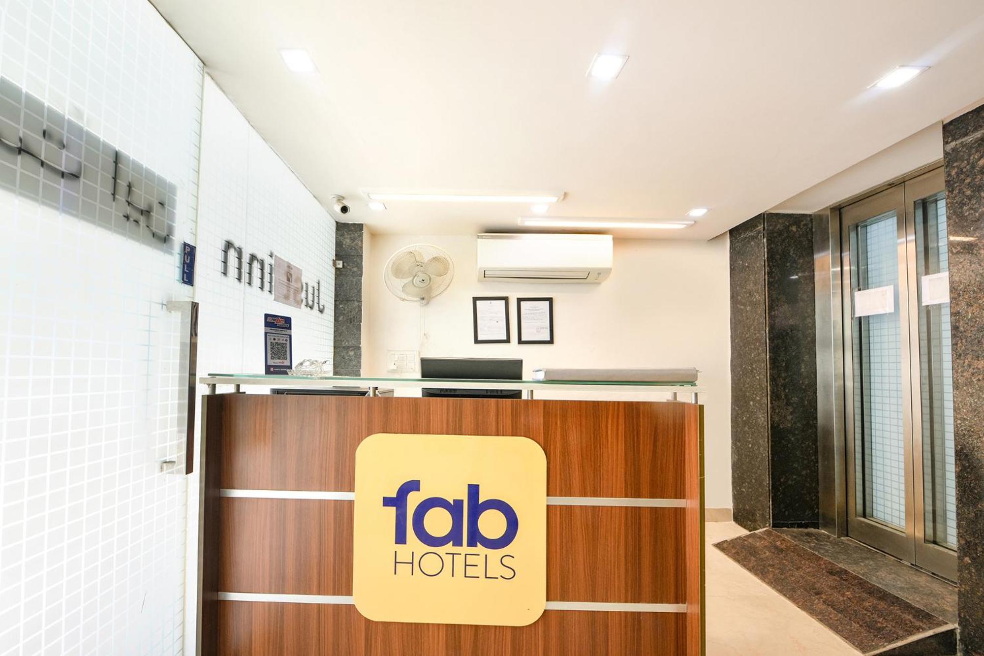 Fabhotel Just - Nr Lajpat Nagar Market *