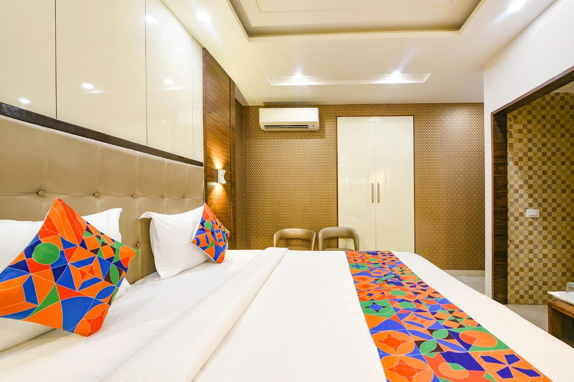 Hotel Fabhotel Just - Nr Lajpat Nagar Market *