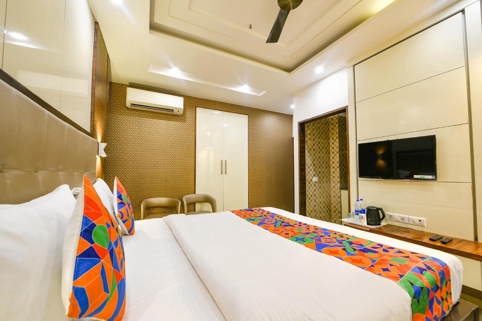 Hotel Fabhotel Just - Nr Lajpat Nagar Market New Delhi